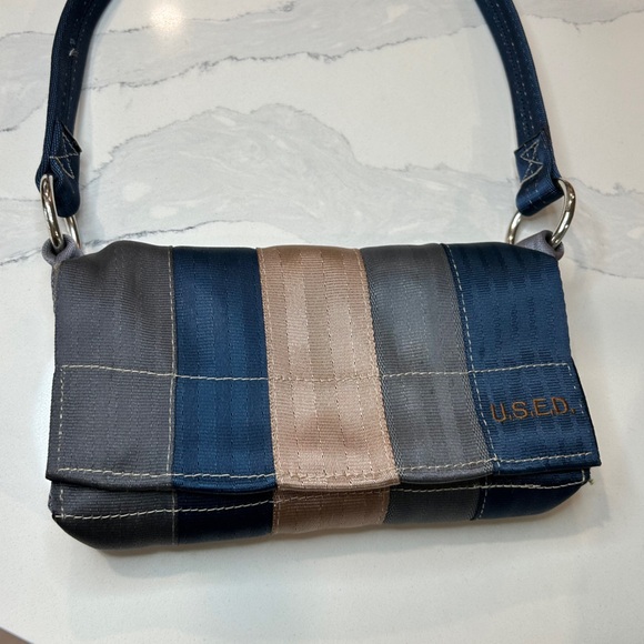 U.S.E.D. Upcycled Seatbelt Handbag - Picture 5 of 14